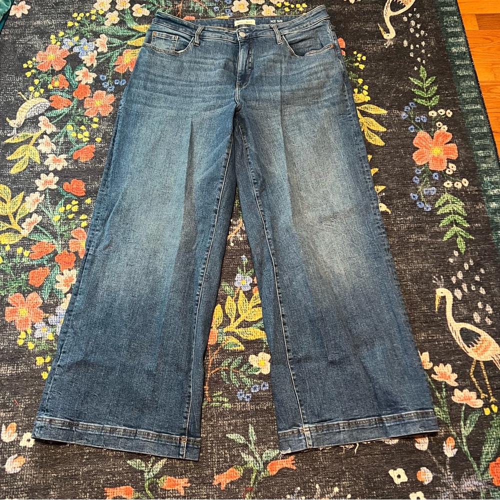 Wide-leg denim jeans